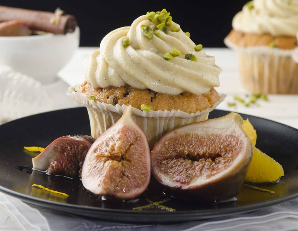 Schoko-Zimt-Cupcakes mit Glühwein-Feigen Schoko-Zimt-Cupcakes mit Glühwein-Feigen