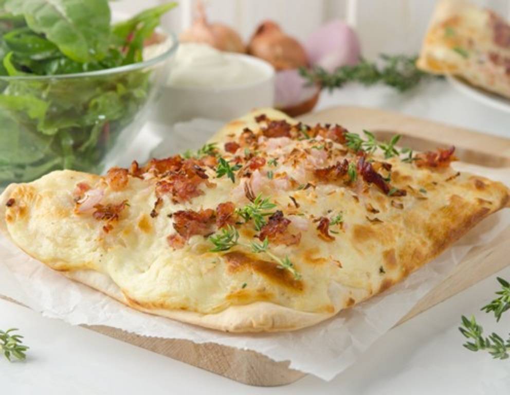 Flammkuchen aus der Heißluftfritteuse Flammkuchen aus der Heißluftfritteuse