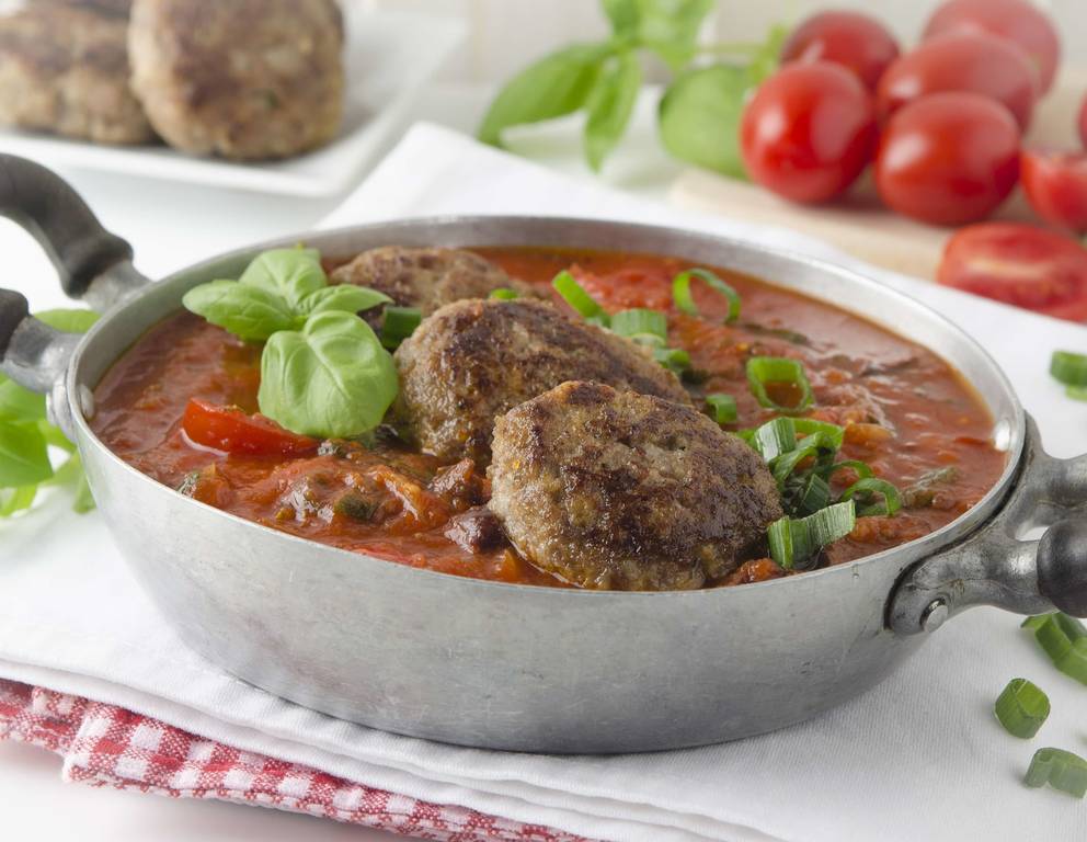 Faschierte Laibchen mit Paradeiser und Oliven aus der Heißluftfritteuse Faschierte Laibchen mit Paradeiser und Oliven aus der Heißluftfritteuse