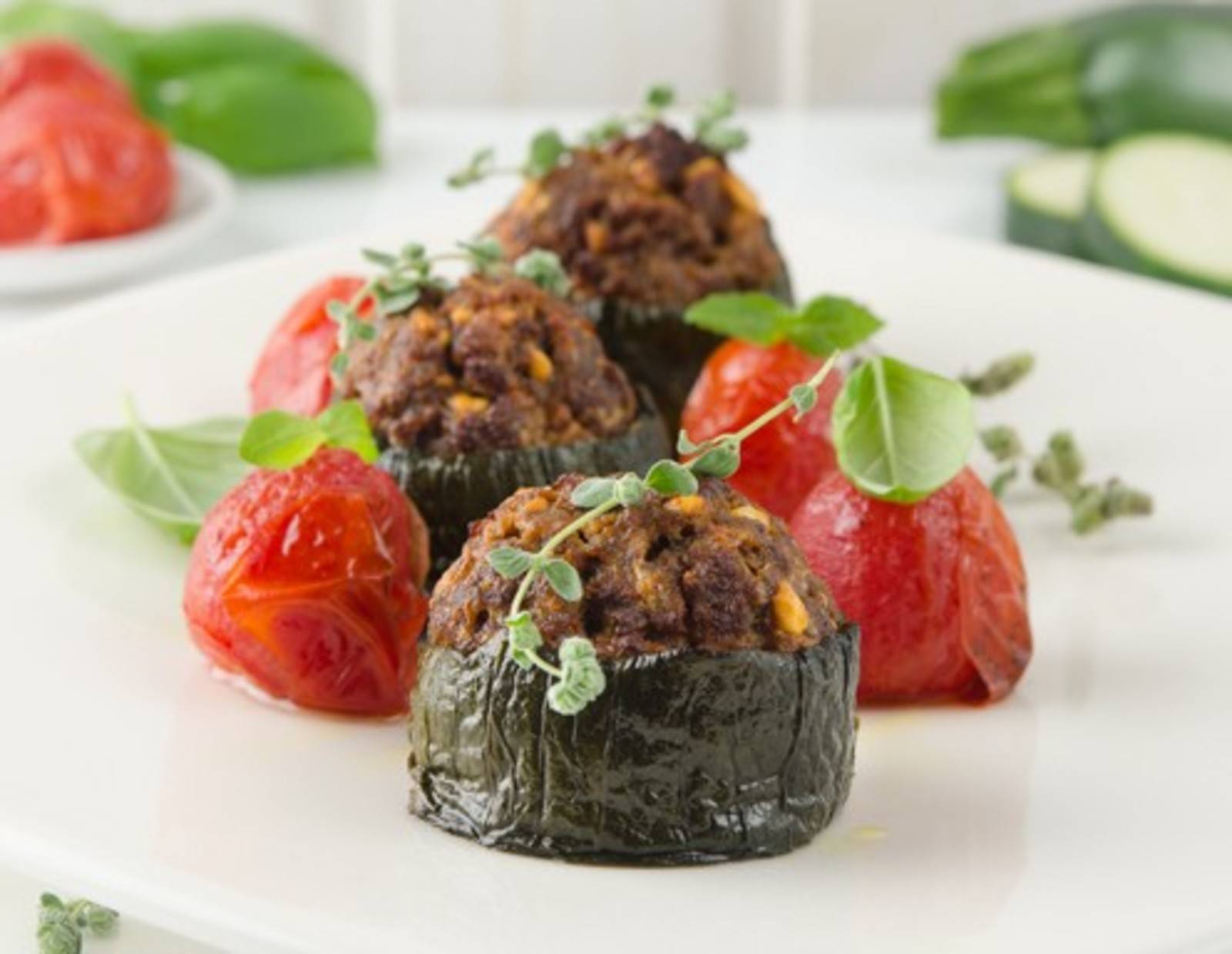 Zucchini mit faschierter Füllung