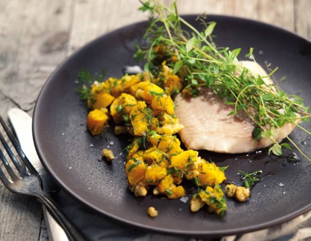 Karpfen aus dem Ofen mit Kürbis, Dille und Walnüssen Karpfen aus dem Ofen mit Kürbis, Dille und Walnüssen