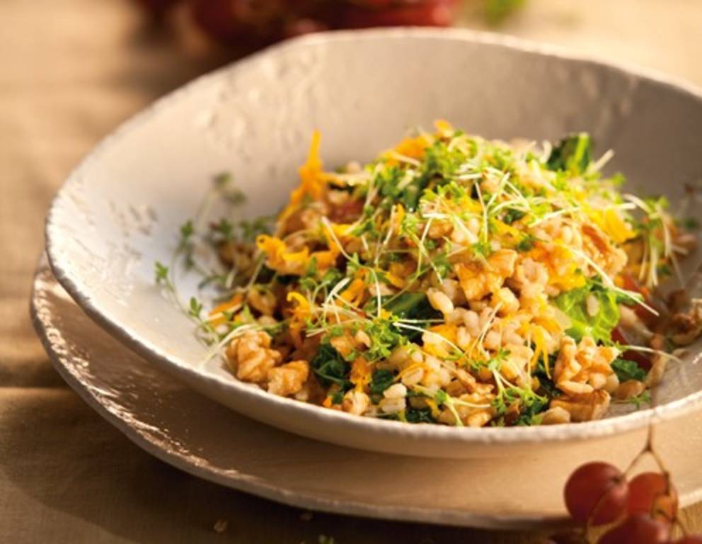 Rollgerste-Kürbis-Risotto mit Walnüssen und Weintrauben Rollgerste-Kürbis-Risotto mit Walnüssen und Weintrauben