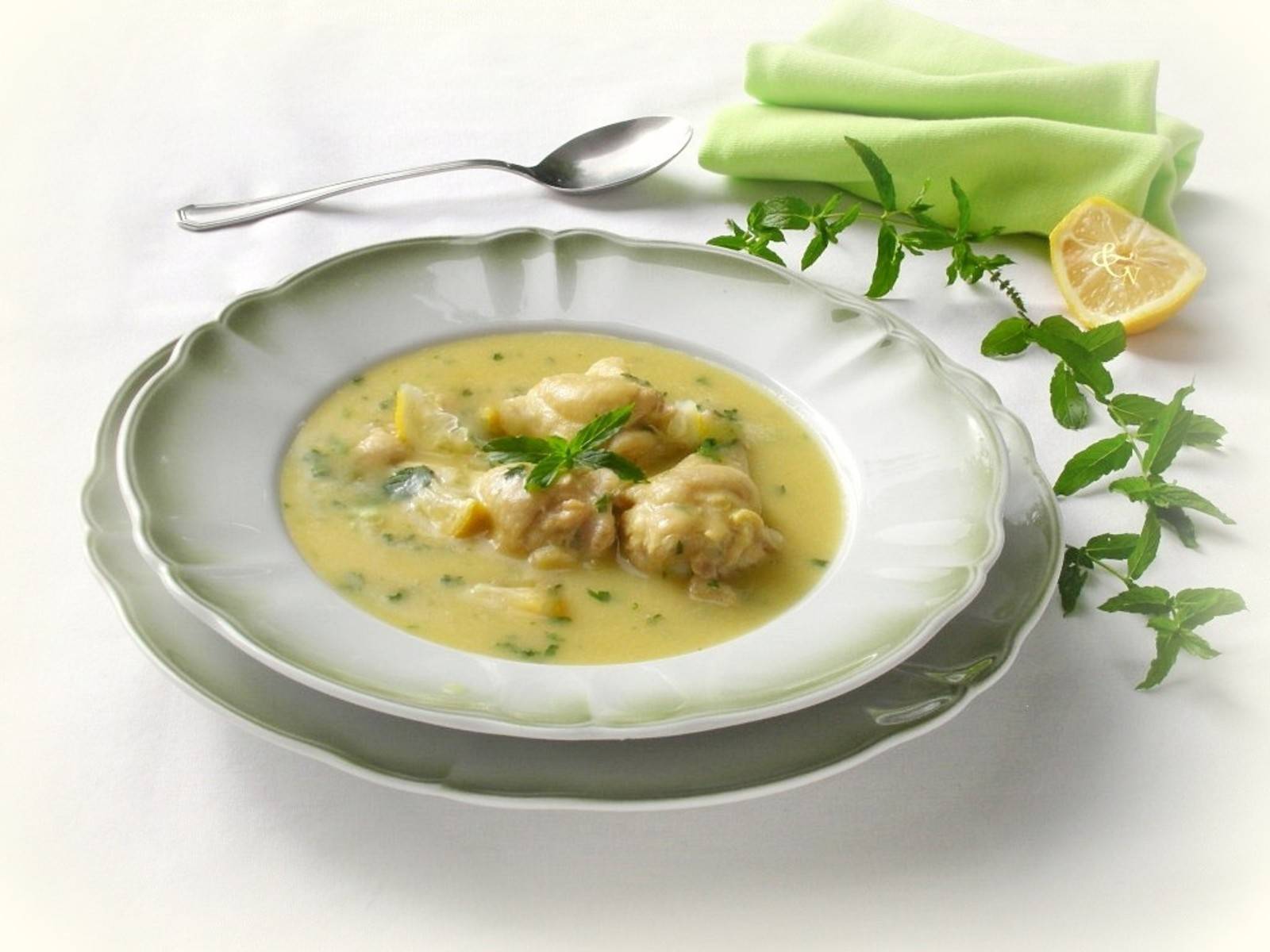 Hühner-Zitronen-Suppe mit Minze