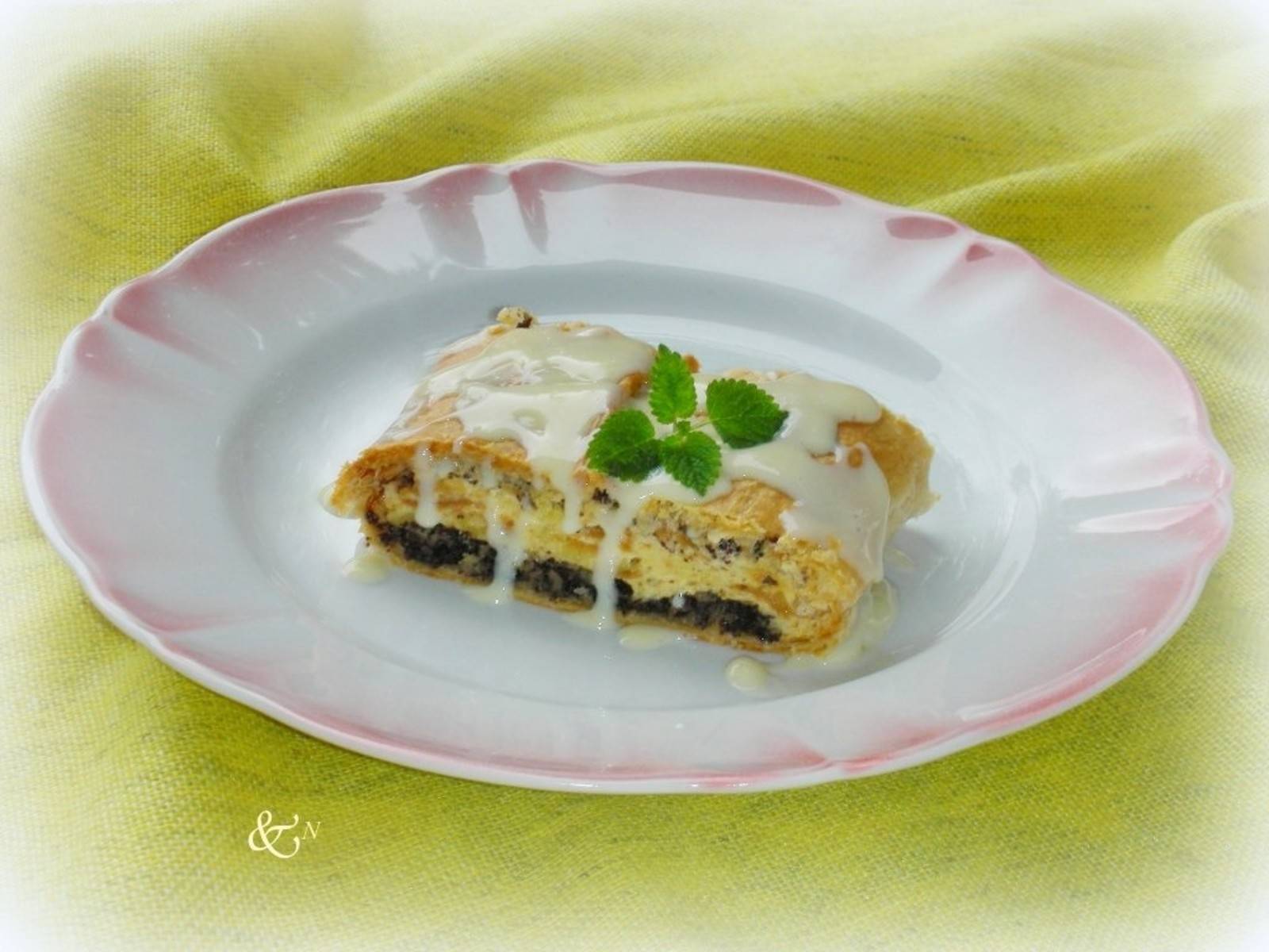 Mohn-Apfelstrudel