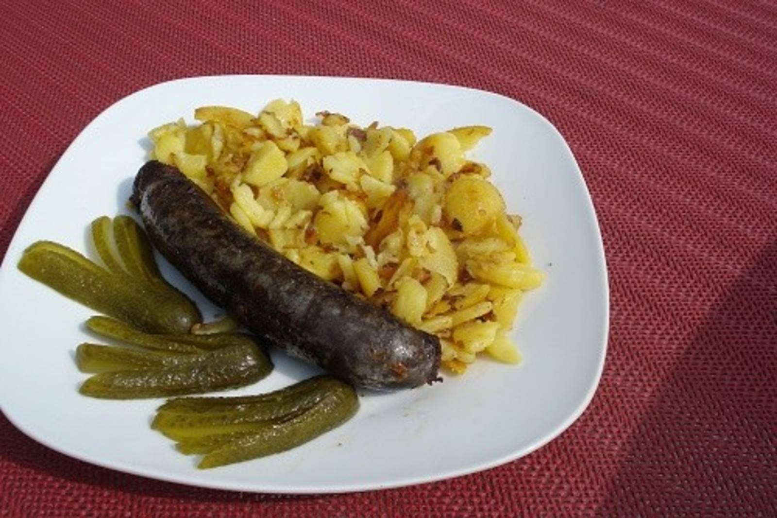 Röstkartoffeln mit gebratener Blutwurst