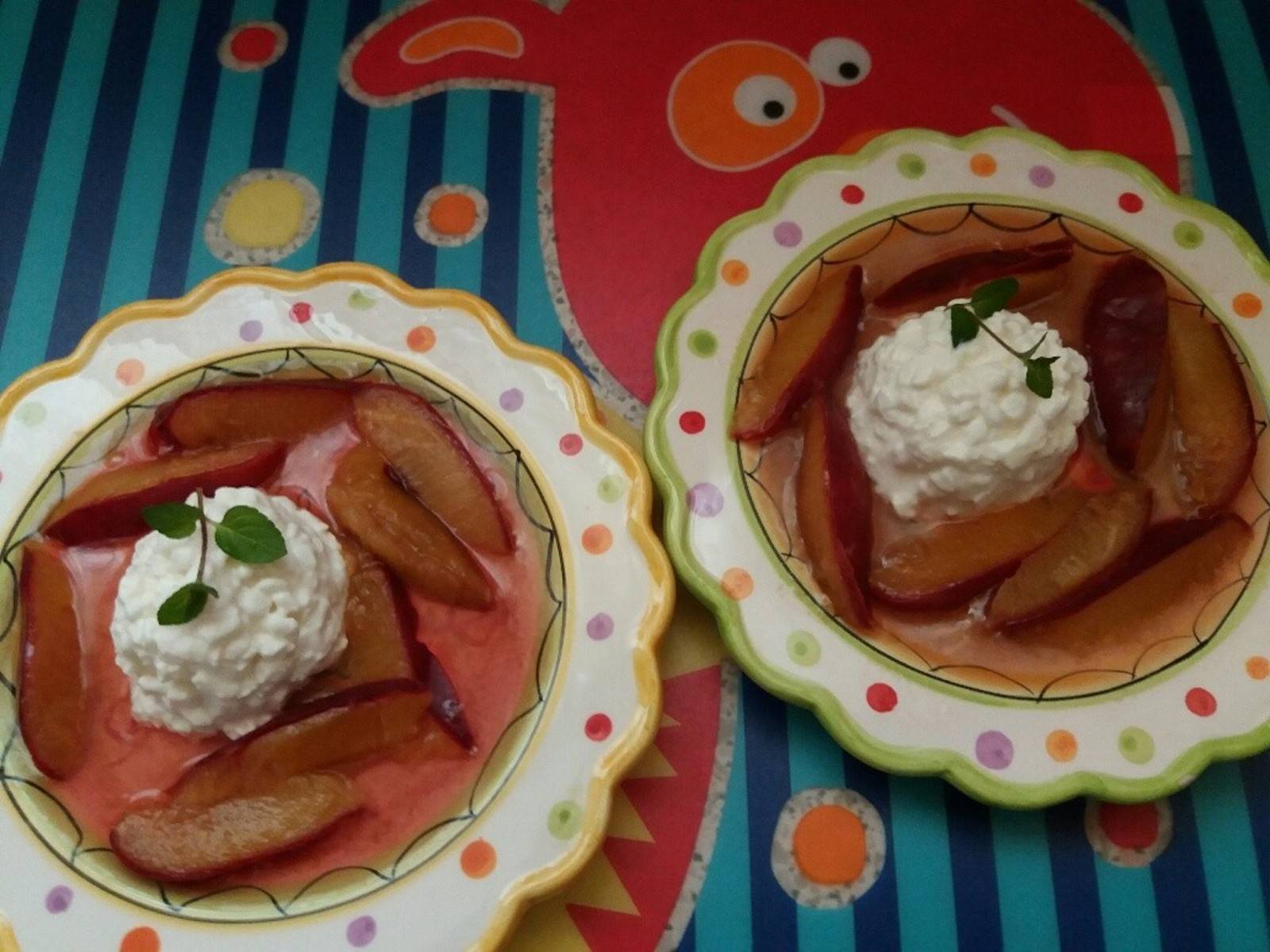 Hüttenkäse mit Zwetschkenkompott - geeignet für Diabetiker Rezept ... Hüttenkäse mit Zwetschkenkompott - geeignet für Diabetiker Rezept ...