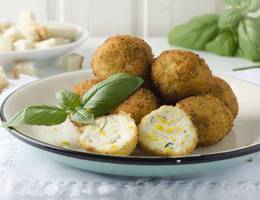 Ricottabällchen mit Basilikum aus der Heißluftfritteuse