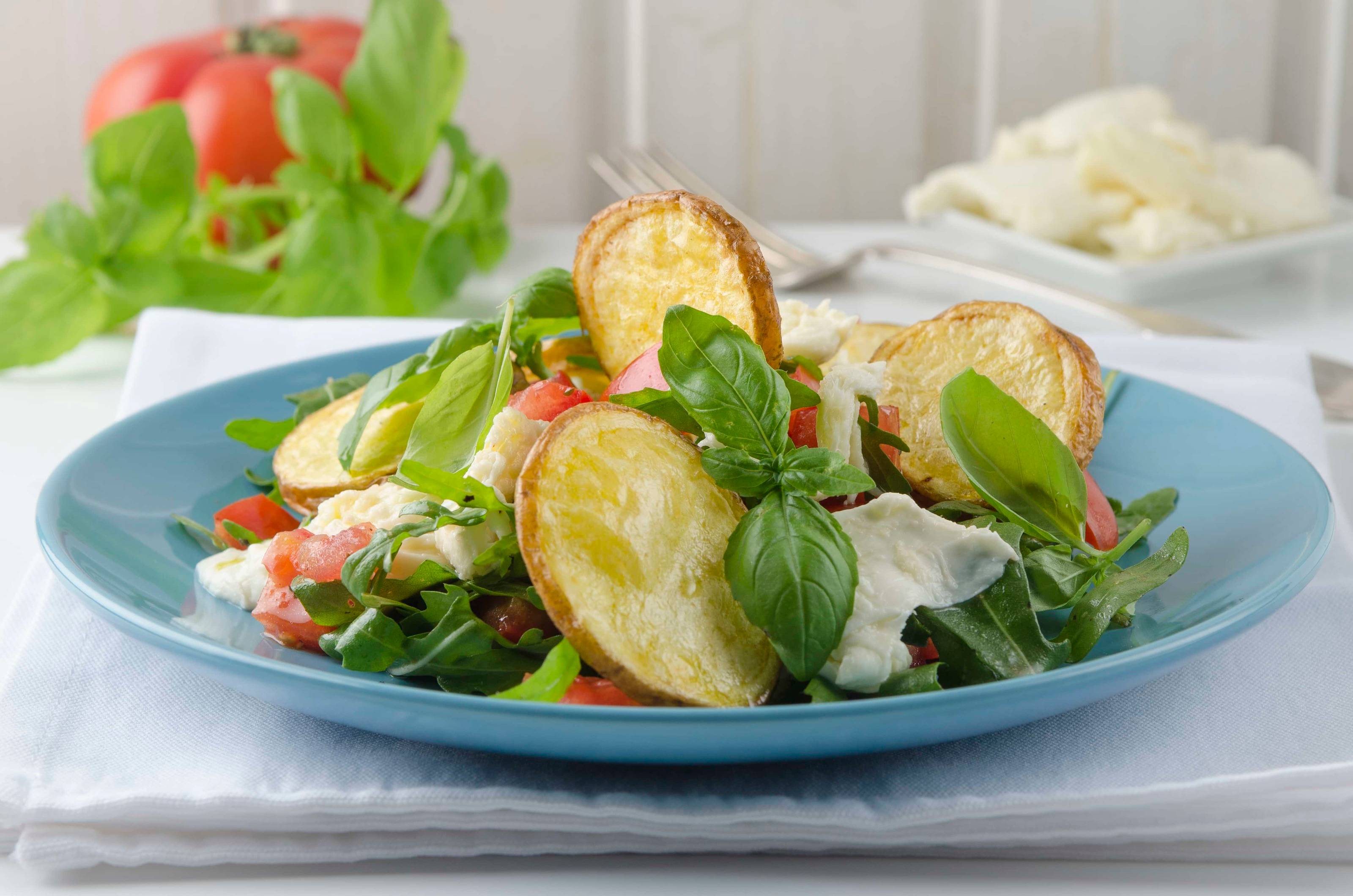 Caprese-Salat mit Braterdäpfeln aus der Heißluftfritteuse