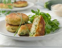 Leichte Erdäpfel-Zucchini-Laibchen aus der Heißluftfritteuse Leichte Erdäpfel-Zucchini-Laibchen aus der Heißluftfritteuse
