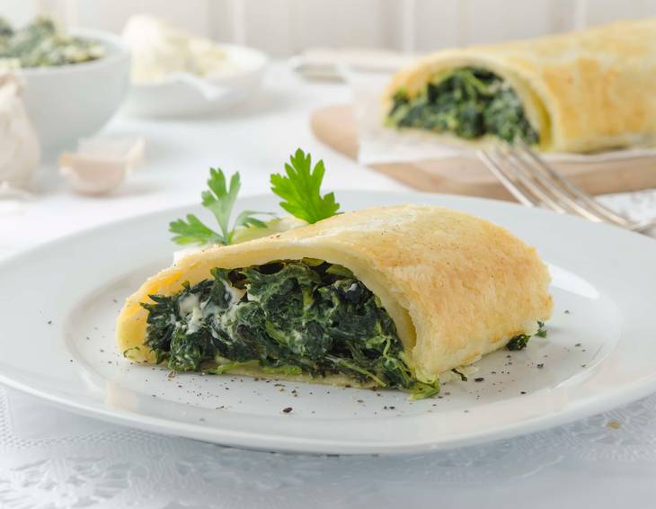 Spinatstrudel aus der Heißluftfritteuse Spinatstrudel aus der Heißluftfritteuse