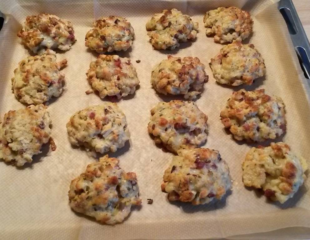 Würzige Kaspressknödel mit Speck aus dem Backrohr Würzige Kaspressknödel mit Speck aus dem Backrohr