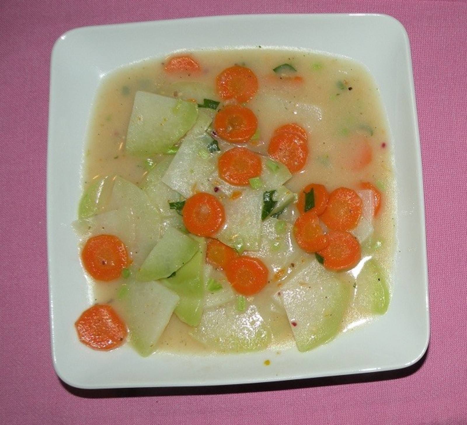 Kohlrabi-Buttergemüse Rezept - ichkoche.de Kohlrabi-Buttergemüse Rezept - ichkoche.de