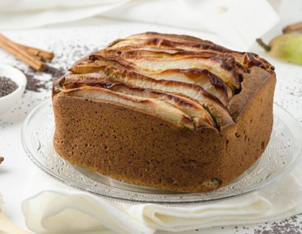Saftiger Mohnkuchen mit Birne aus der Heißluftfritteuse Saftiger Mohnkuchen mit Birne aus der Heißluftfritteuse