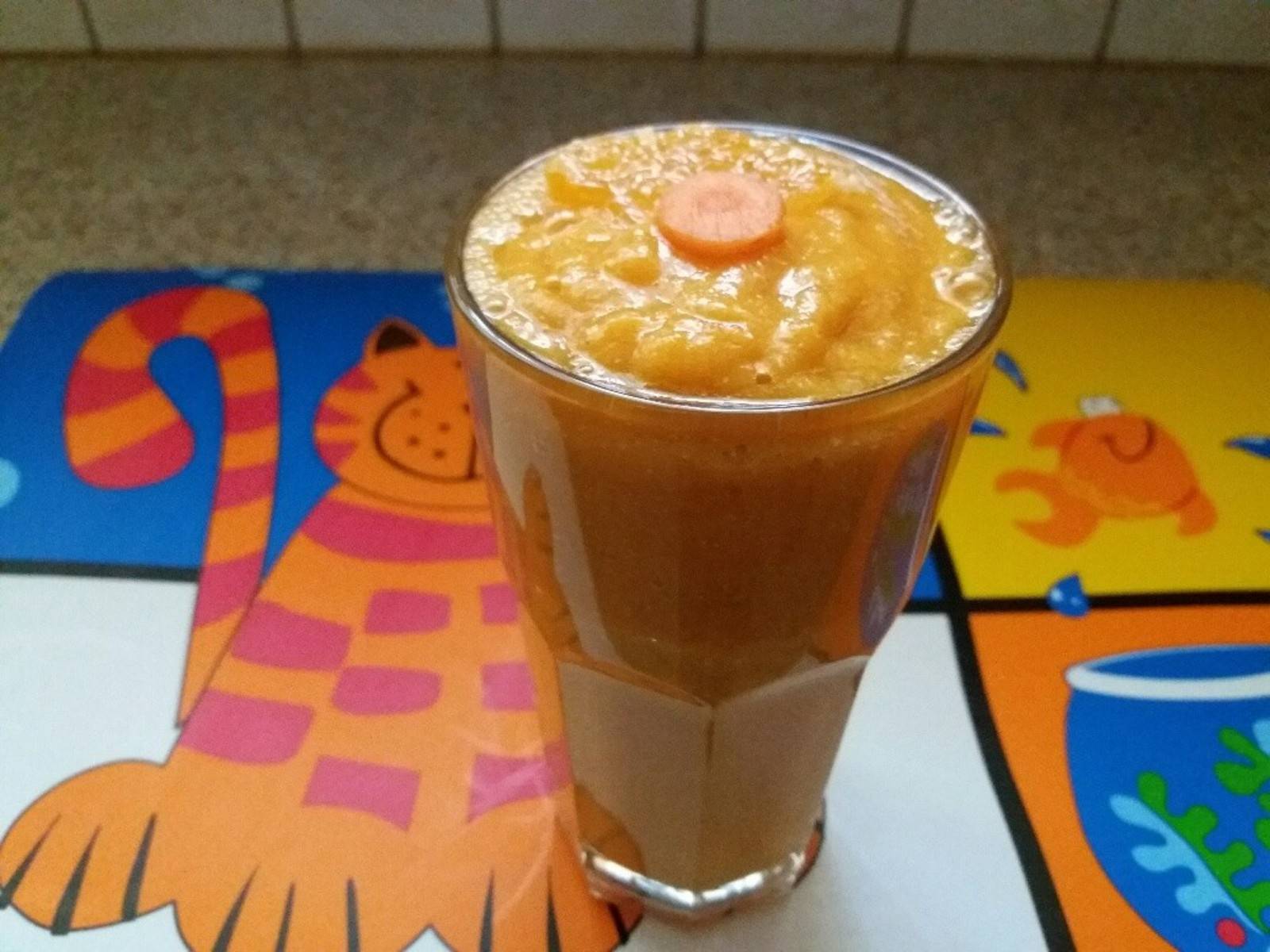 Mango-Karotten-Mandarinen Smoothie mit Chia Rezept - ichkoche.de Mango-Karotten-Mandarinen Smoothie mit Chia Rezept - ichkoche.de