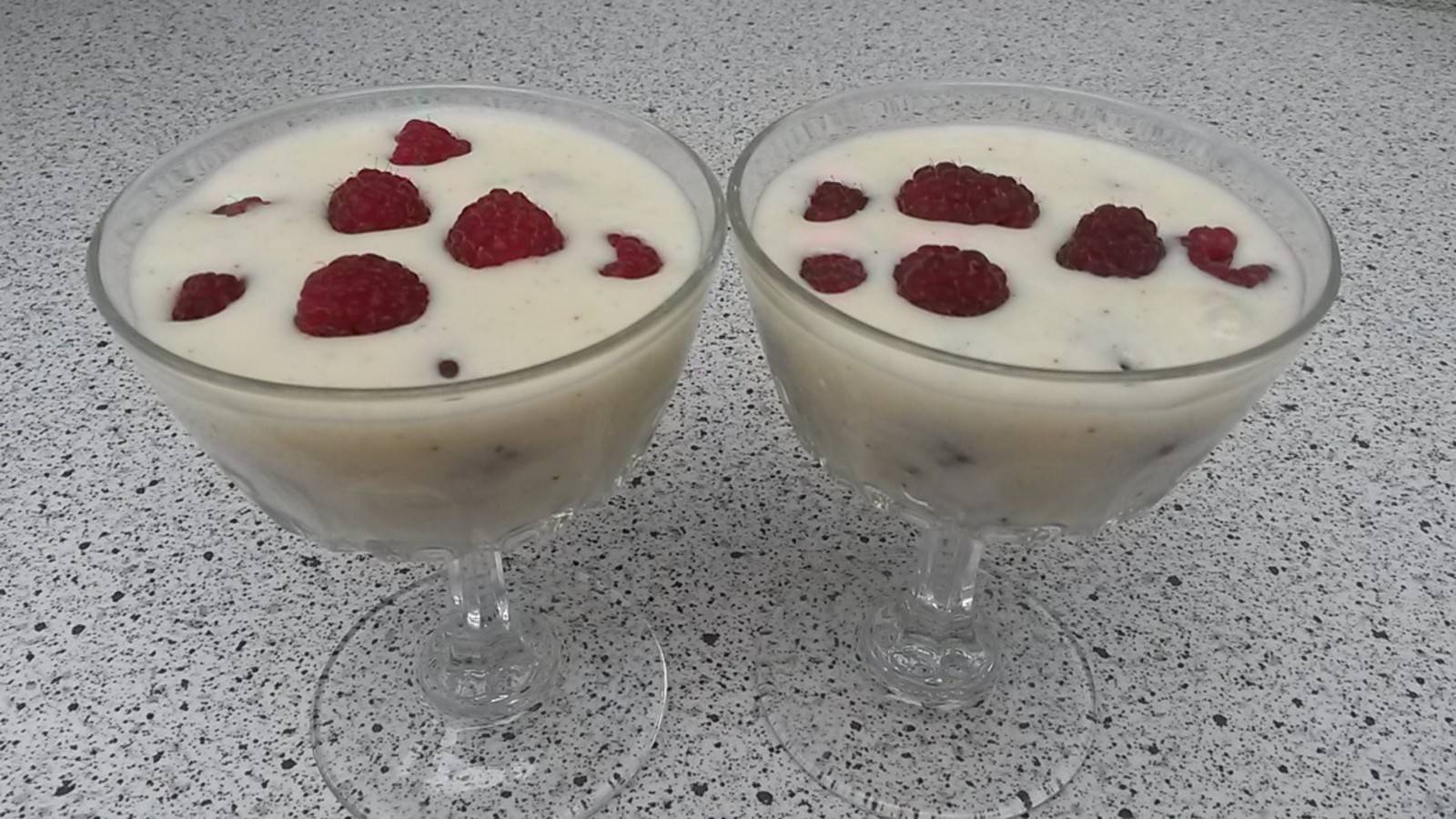 Joghurtcreme auf Beerenmark Rezept - ichkoche.de Joghurtcreme auf Beerenmark Rezept - ichkoche.de