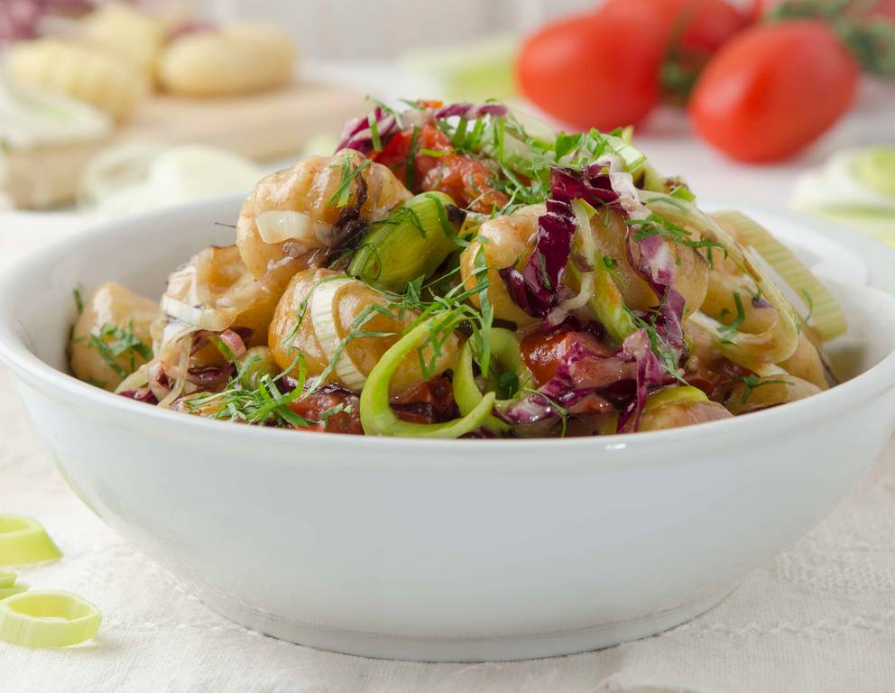 Cremige Gnocchi-Pfanne mit Österkron und Radicchio aus der Heißluftfritteuse Cremige Gnocchi-Pfanne mit Österkron und Radicchio aus der Heißluftfritteuse