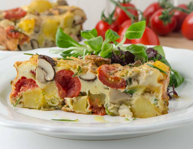 Erdäpfel-Pilzfrittata mit geschmolzenen Kirschparadeisern aus der Heißluftfritteuse