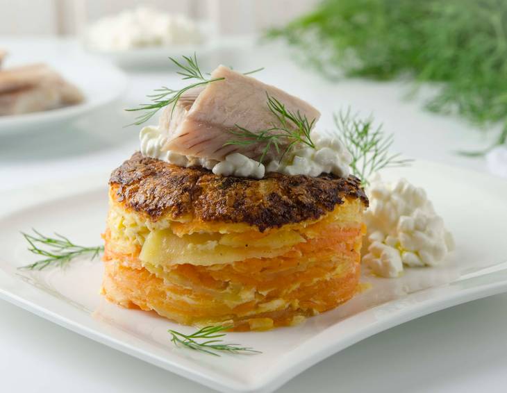 Süßkartoffelgratin mit Räucherforellenfilet und Cottage Cheese aus der Heißluftfritteuse