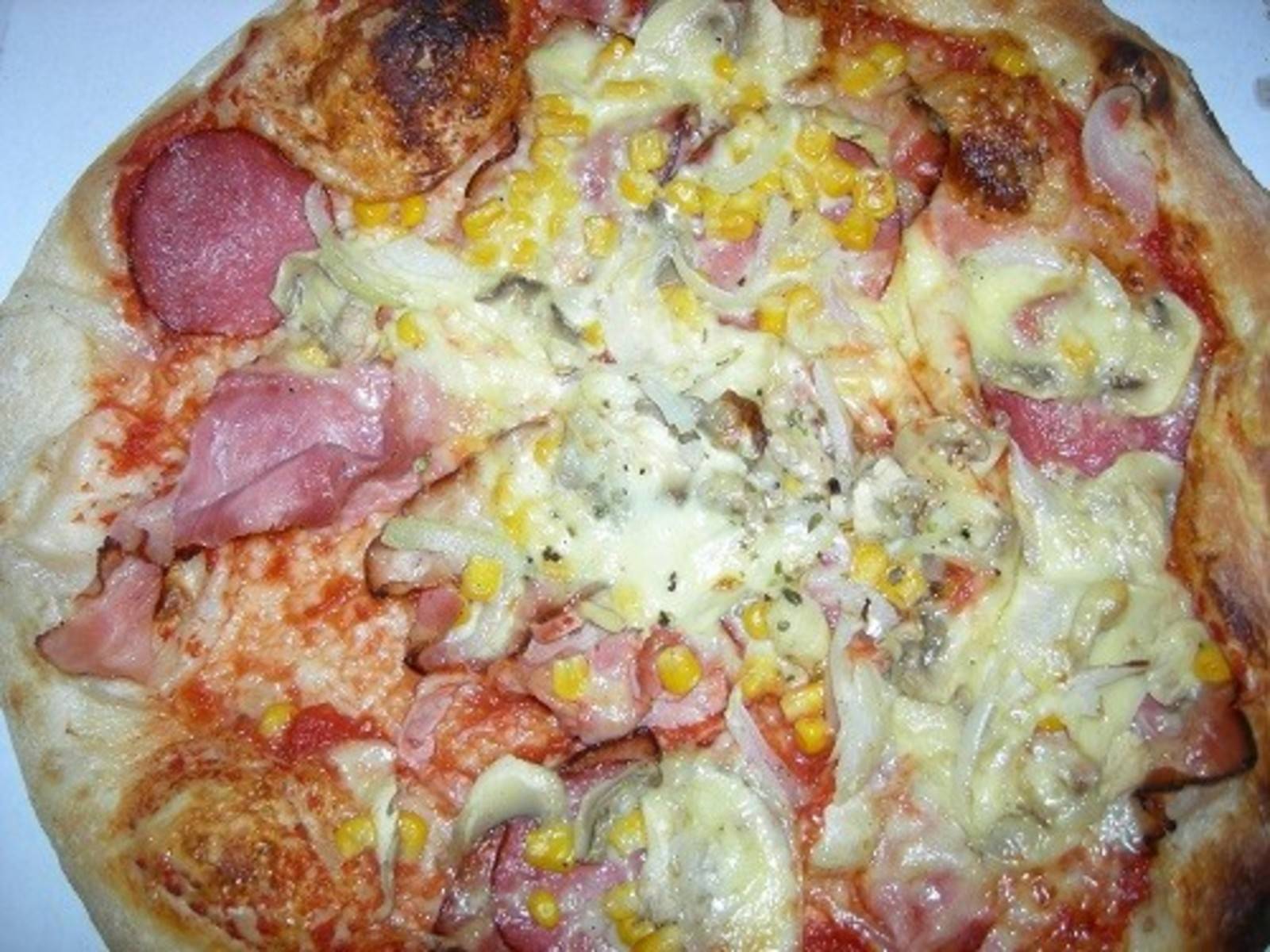 Pizza con funghi e proscuitto