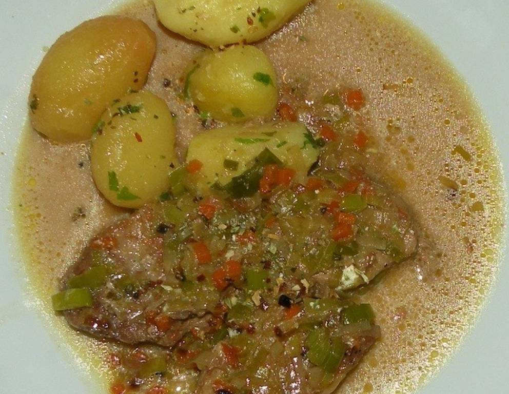 Schweinsmedaillons mit Lauchgemüsesoße Schweinsmedaillons mit Lauchgemüsesoße