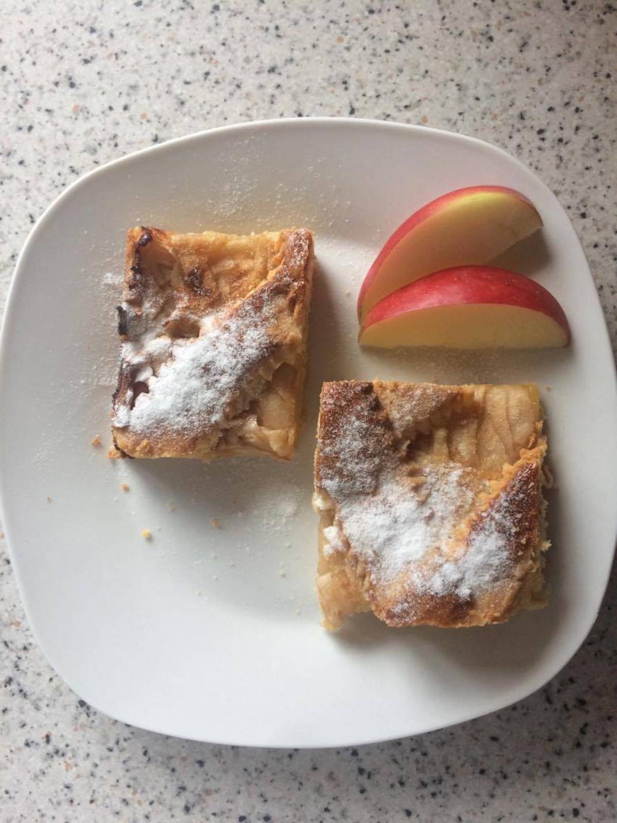 Gedeckter Apfelkuchen nach Großmutters Art Rezept - ichkoche.at