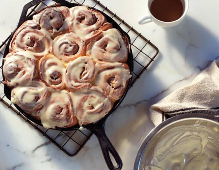 Zimtschnecken mit Zuckerguss Zimtschnecken mit Zuckerguss