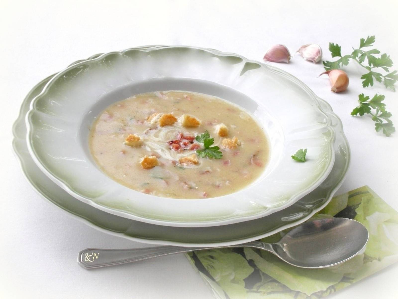 Knoblauchsuppe auf Burgenländischer Art