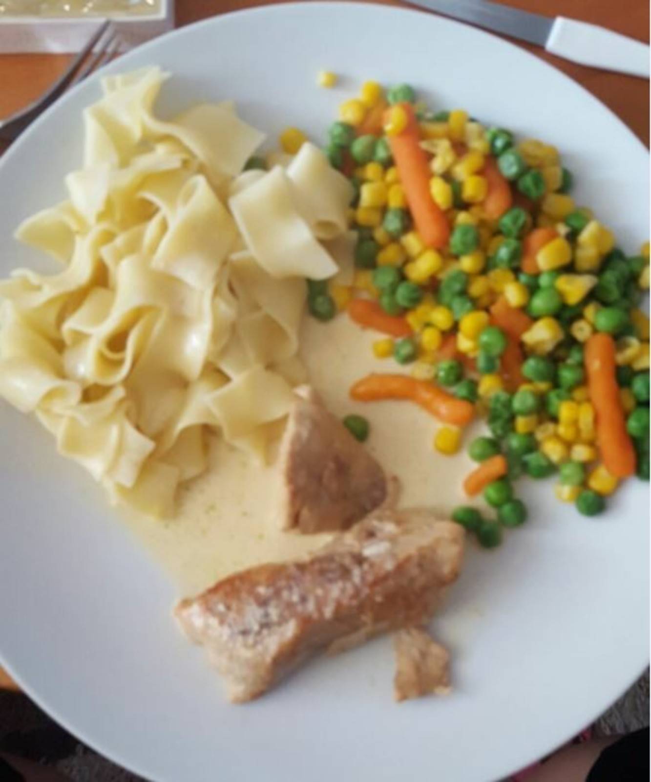 Bandnudeln mit Putenfilets und Rahmsoße