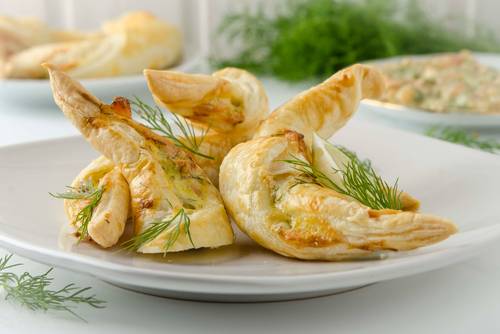 Kipferl (Hörnchen) formen Kipferl (Hörnchen) formen