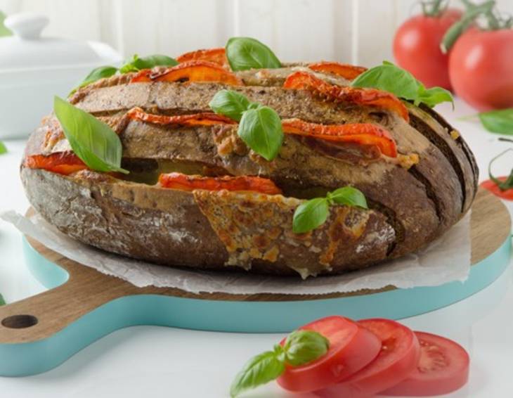 Caprese-Partybrot aus der Heißluftfritteuse Caprese-Partybrot aus der Heißluftfritteuse