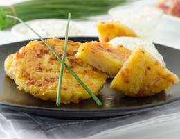 Schinken-Käse-Erdäpfelpuffer aus der Heißluftfritteuse Schinken-Käse-Erdäpfelpuffer aus der Heißluftfritteuse