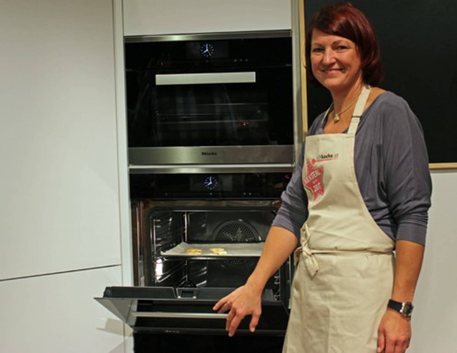 ichkoche.at-Konditormeisterin Christine Egger hat das Backrohr immer im Blick!
