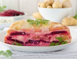 Rot-weiß-roter Auflauf aus der Heißluftfritteuse Rot-weiß-roter Auflauf aus der Heißluftfritteuse