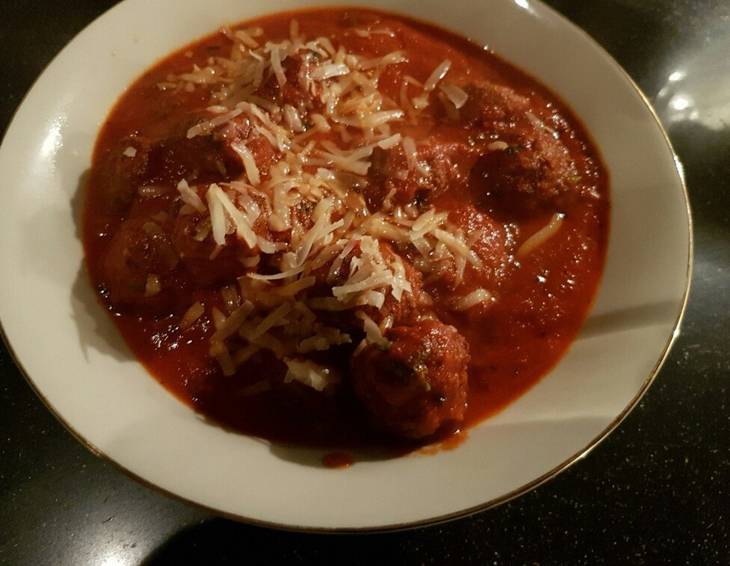 Tomatensauce Suriname mit Fleischbällchen