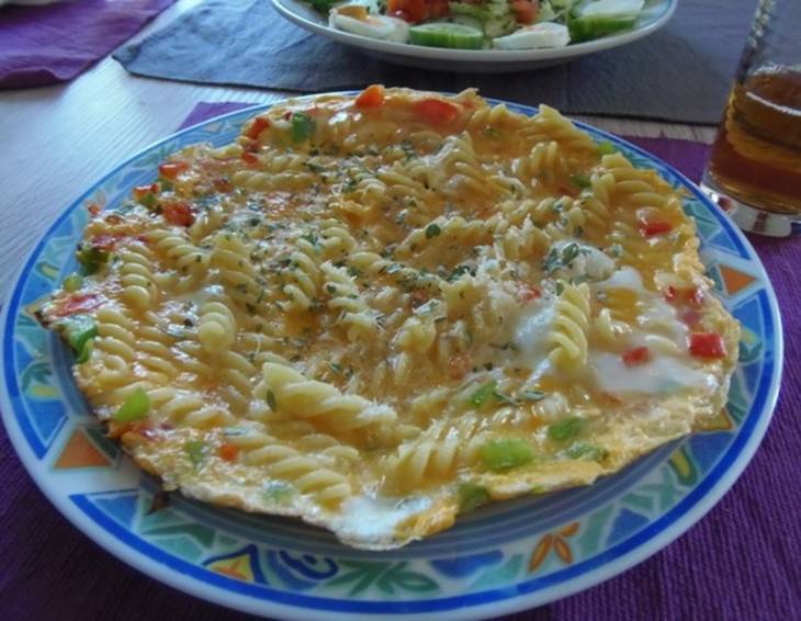 Nudelomelett mit Paprika Nudelomelett mit Paprika
