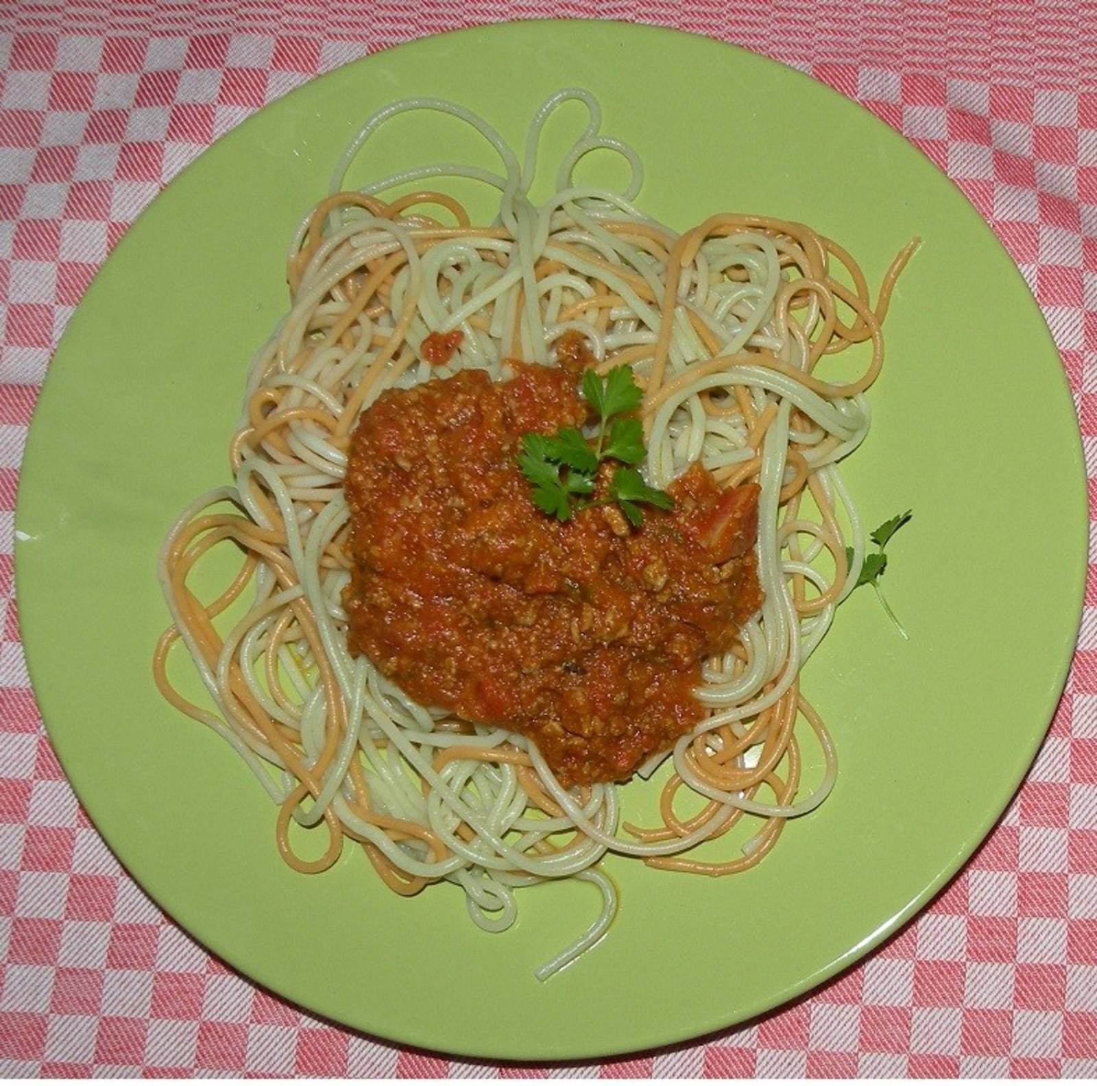 Bunte Spaghetti Bolognese