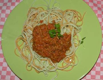 Bunte Spaghetti Bolognese
