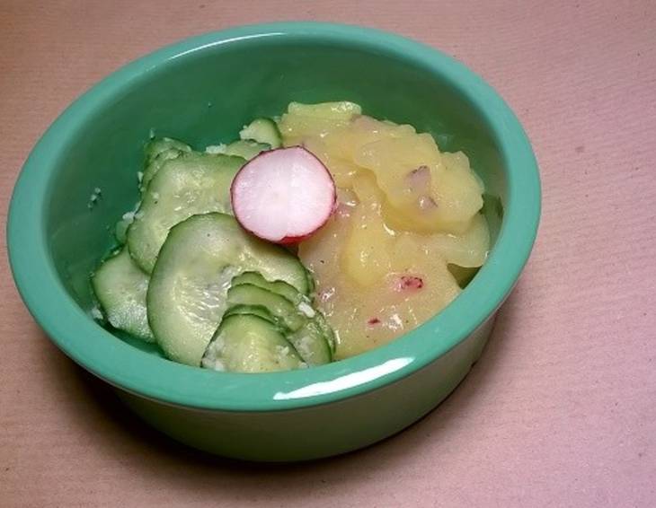Erdäpfel-Gurken-Salat