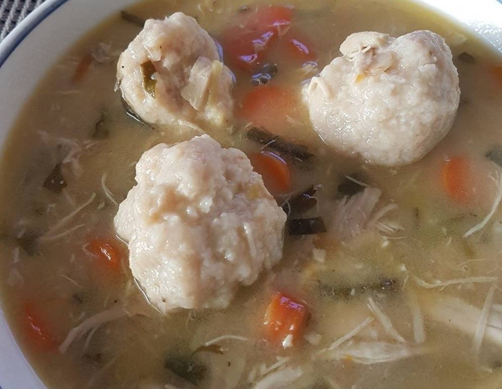 Hendleinmachsuppe mit Bröselknödel Hendleinmachsuppe mit Bröselknödel