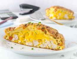 Frittata mit Mais, Paprika und gegrillten Putenwürfeln aus der Heißluftfritteuse Frittata mit Mais, Paprika und gegrillten Putenwürfeln aus der Heißluftfritteuse