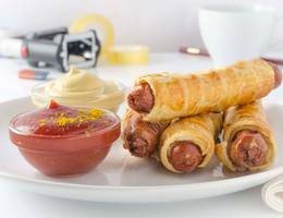 Gebackene Würstchen aus der Heißluftfritteuse Gebackene Würstchen aus der Heißluftfritteuse