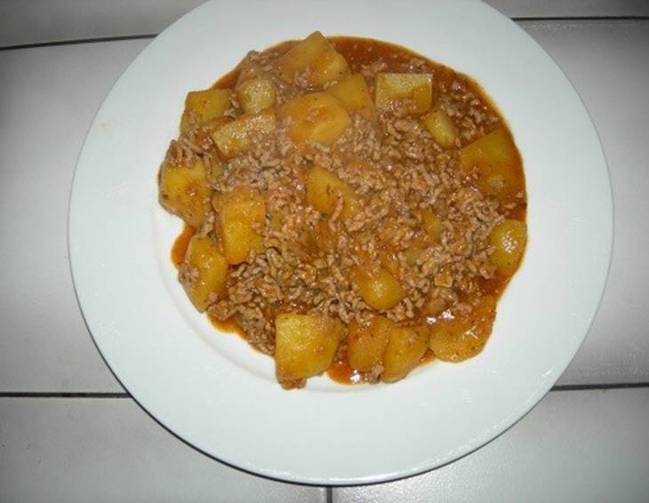 Kartoffeltopf mit Faschiertem Kartoffeltopf mit Faschiertem