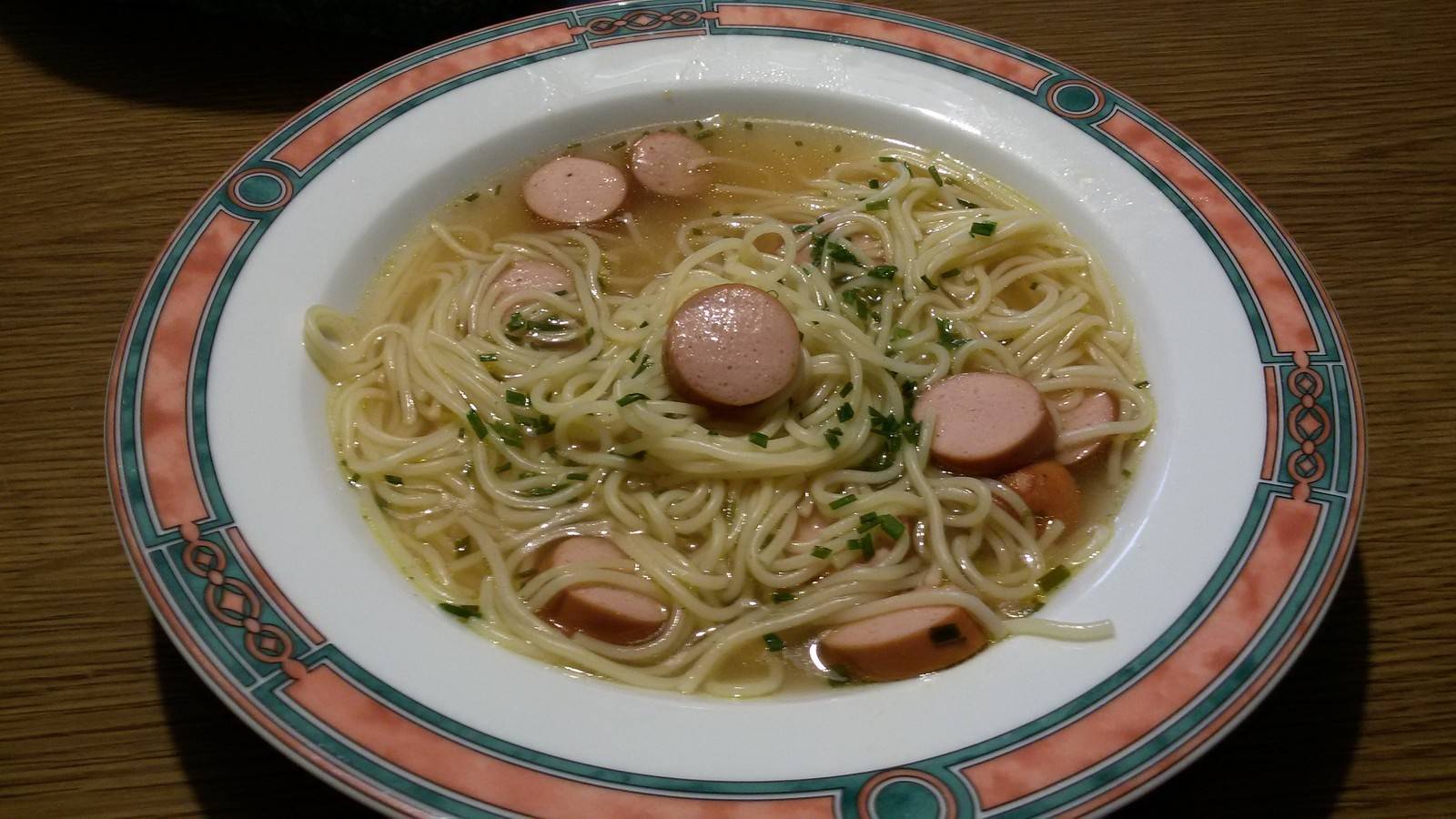 Nudelsuppe mit Frankfurter Rezept - ichkoche.de