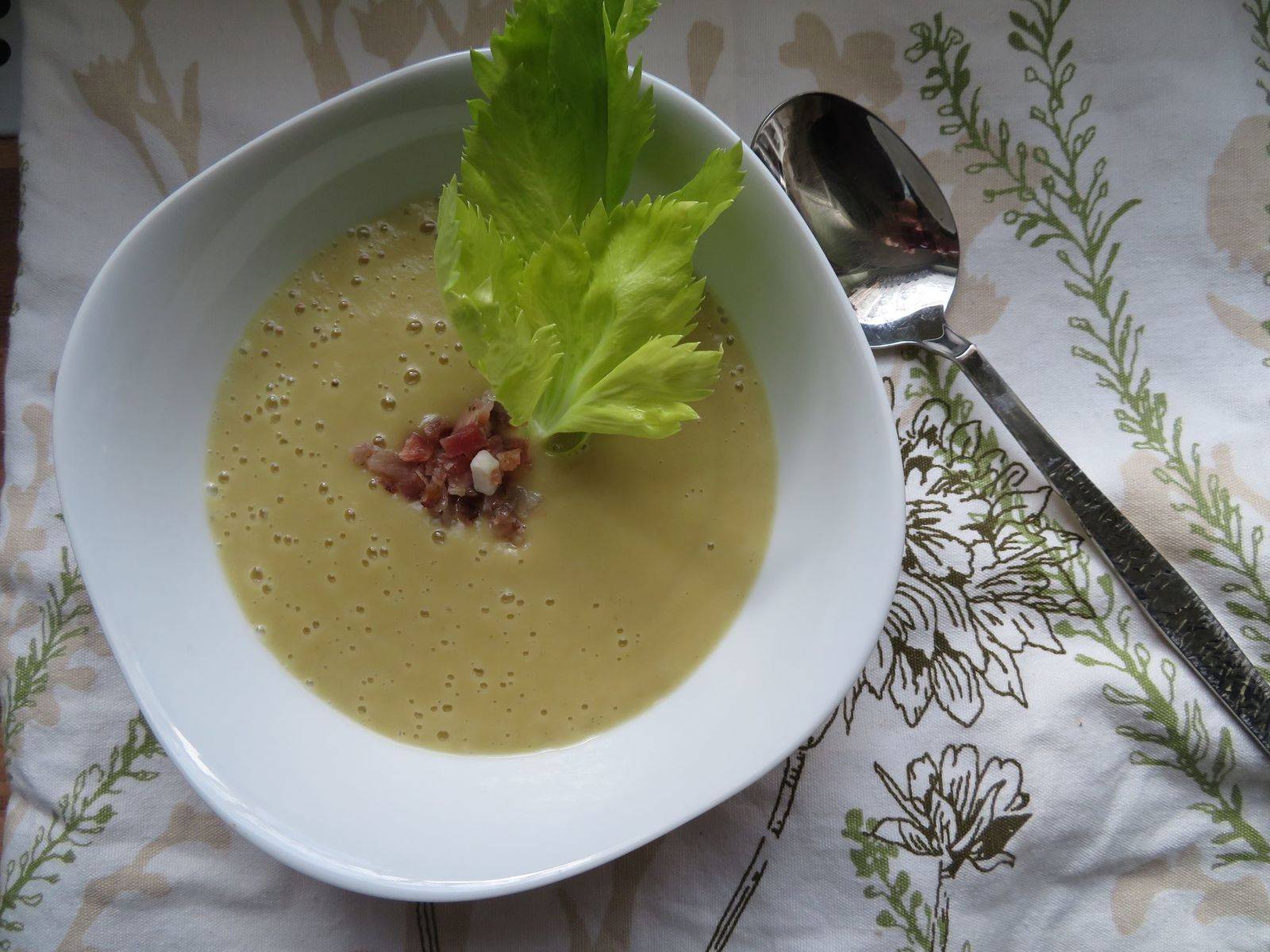 Selleriecremesuppe Rezept - ichkoche.ch Selleriecremesuppe Rezept - ichkoche.ch