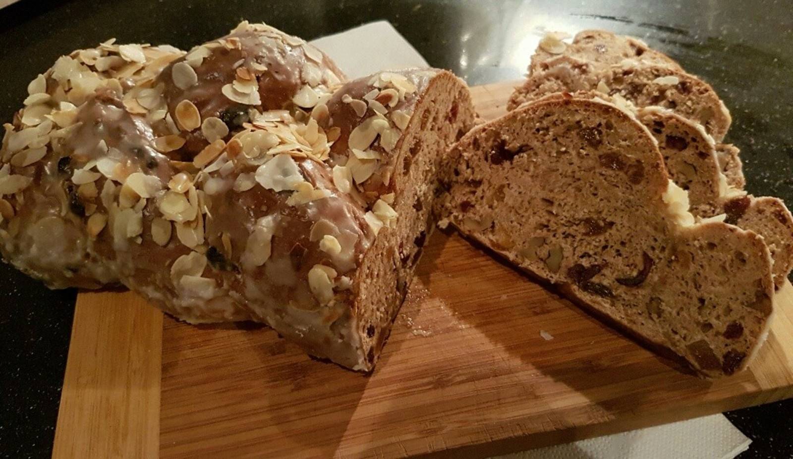 Weihnachtlicher Früchte-Nuss-Zopf Rezept - ichkoche.at Weihnachtlicher Früchte-Nuss-Zopf Rezept - ichkoche.at