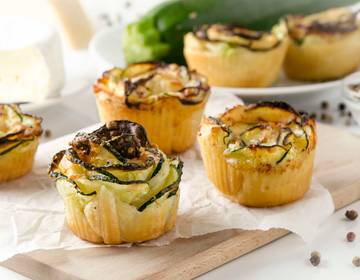 Pikante Blätterteig-Rosen aus der Heißluftfritteuse Pikante Blätterteig-Rosen aus der Heißluftfritteuse