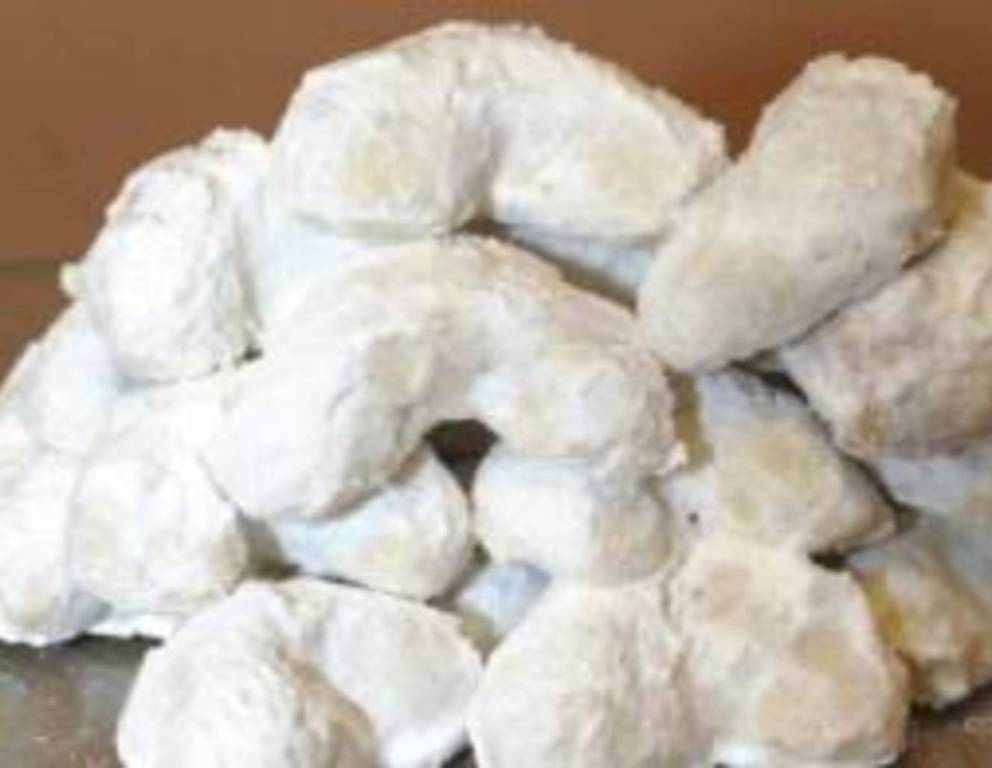 Kourambiedes - Riesige Vanillekipferl mit Mandeln Kourambiedes - Riesige Vanillekipferl mit Mandeln