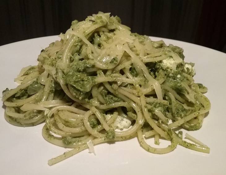 Spinatspaghetti mit Thunfisch und Feta