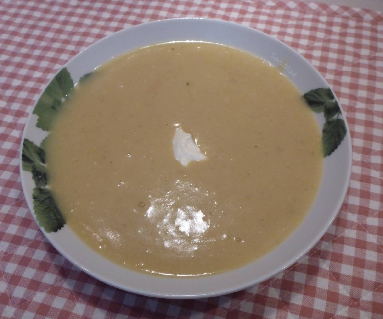 Pastinaken-Cremesuppe Rezept - ichkoche.de Pastinaken-Cremesuppe Rezept - ichkoche.de