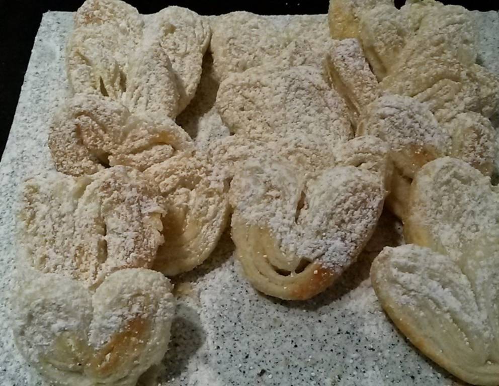 Schweinsohren mit Marzipan Schweinsohren mit Marzipan